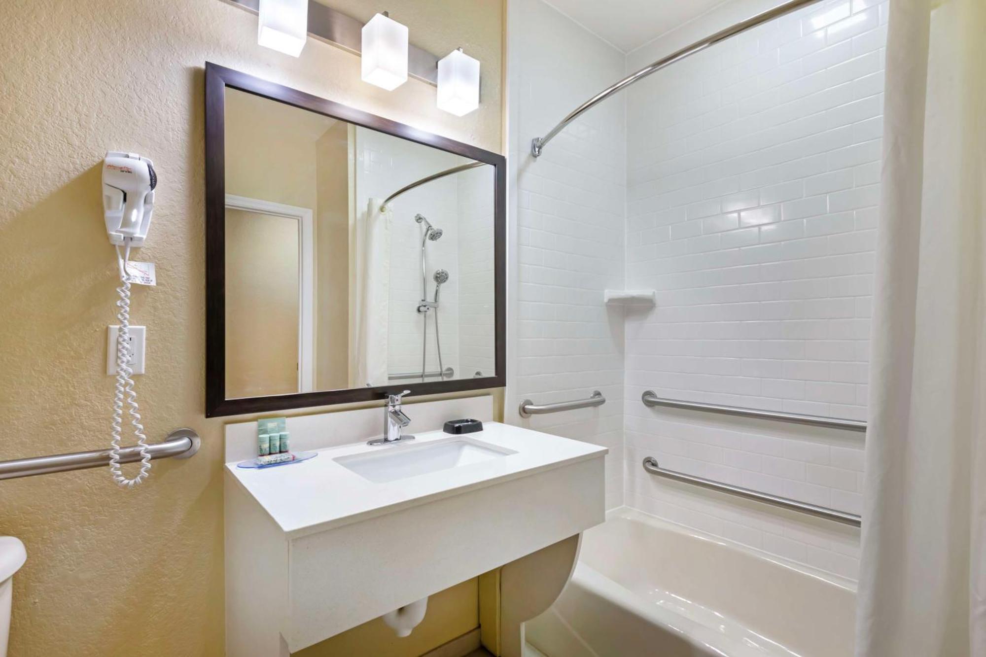 Best Western Edgewater Inn Bagian luar foto