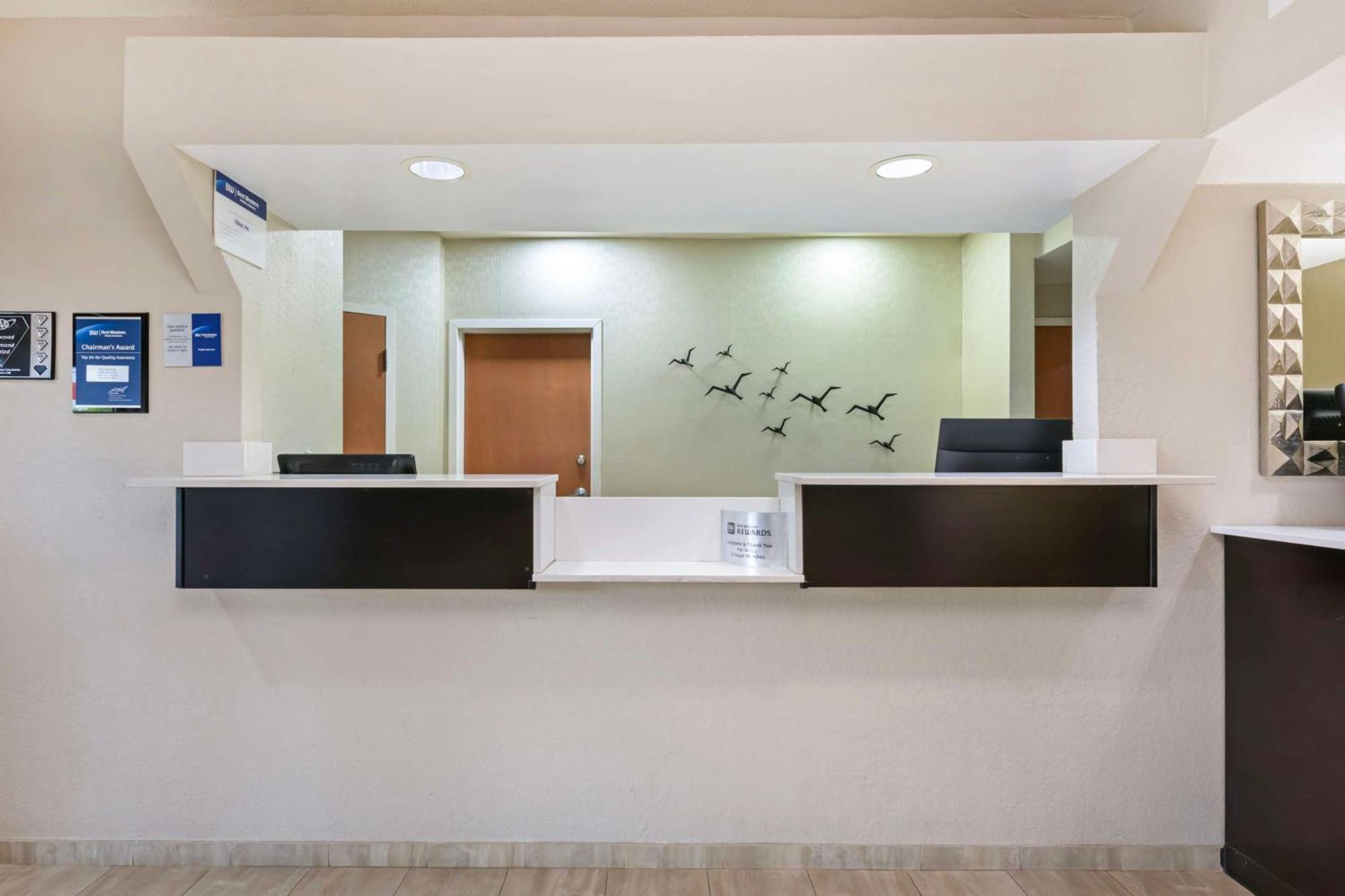 Best Western Edgewater Inn Bagian luar foto